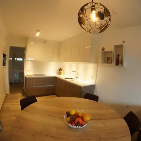 Belgian House - The Hamptons Apartment